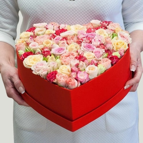 ROSES IN HEART BOX