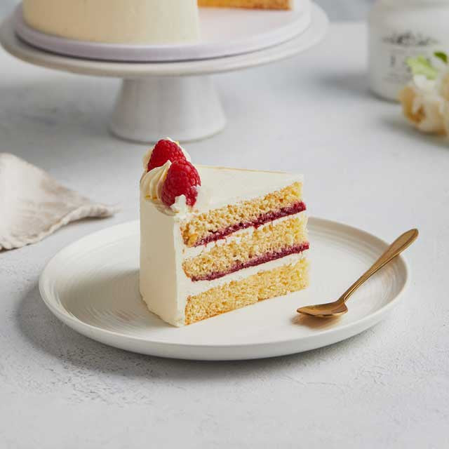 بتلات العطر الحمراء والبيضاء