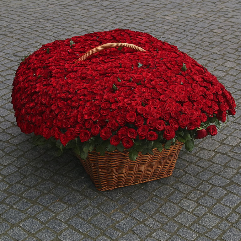 LUXURY RED ROSES IN BASKET