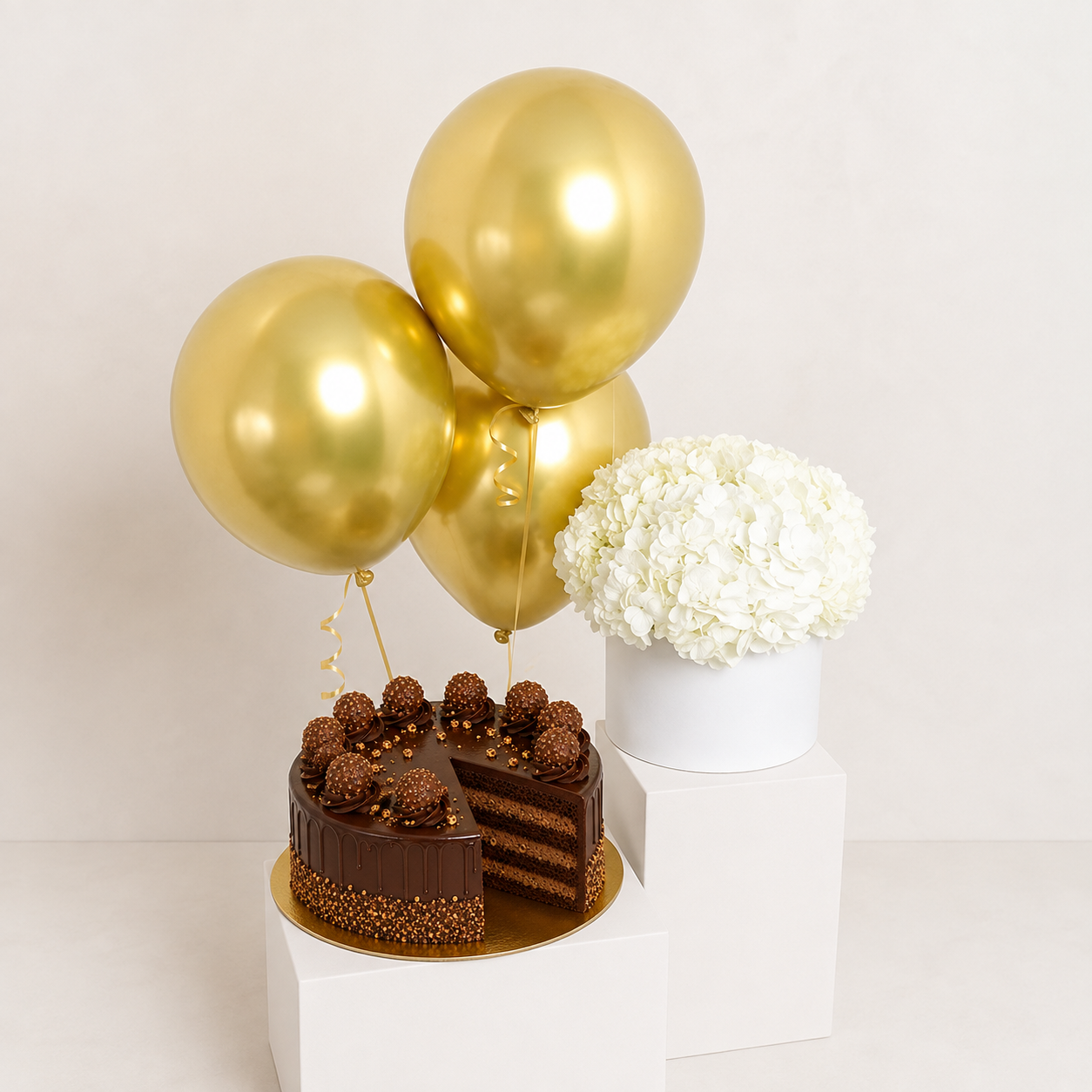 Hydrangeas And Cake Gift Set